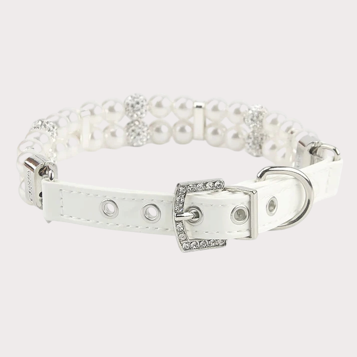 Collier pour chien avec perles et strass vue boucle de fermeture